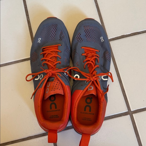 Men’s On Clouds Cloudsurfer Running Shoes Sneakers Orange Gray - Picture 3 of 9